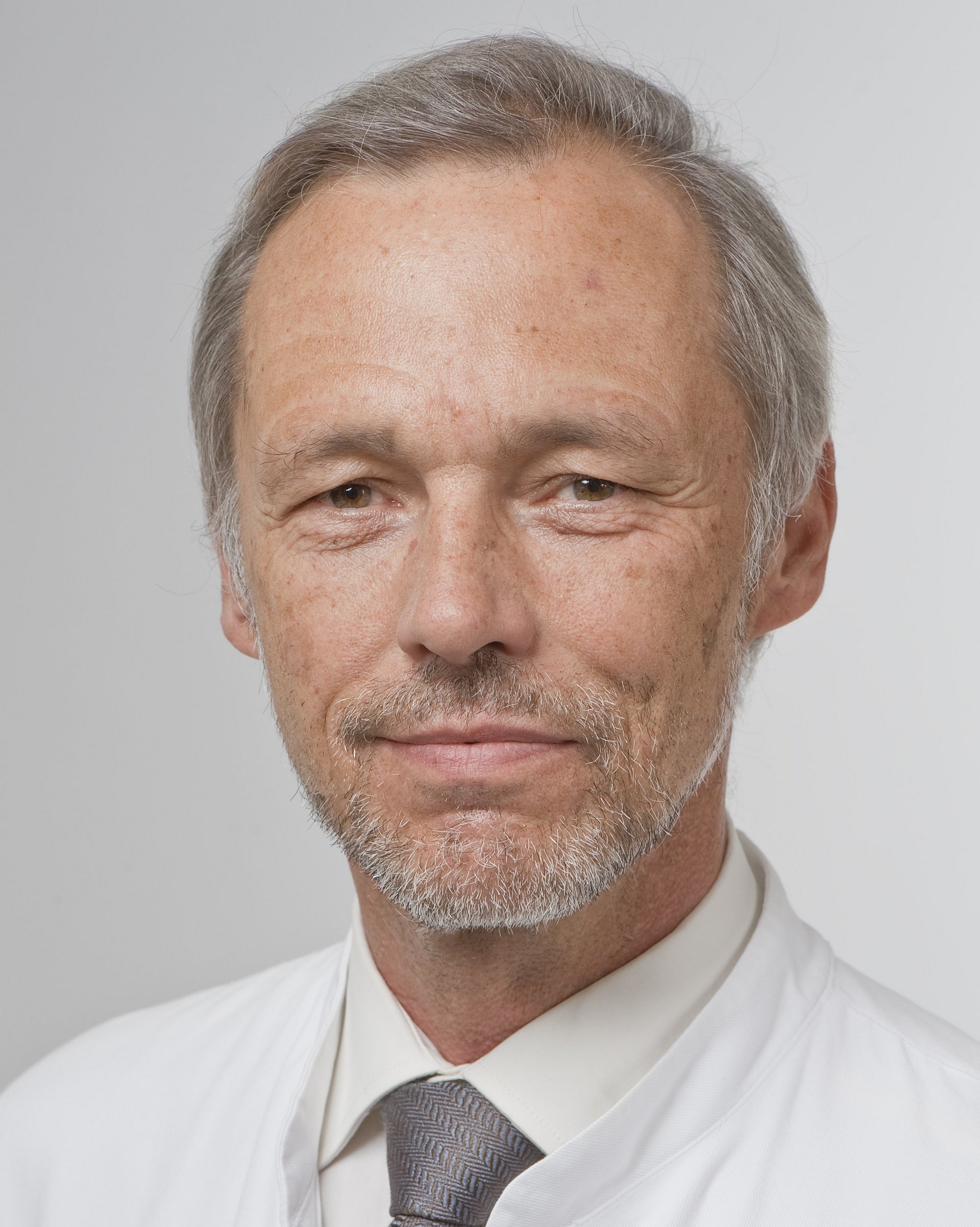 Portrait von Prof. em. Dr. Christian Peschel, Ehemaliger Direktor der III. Medizinischen Klinik